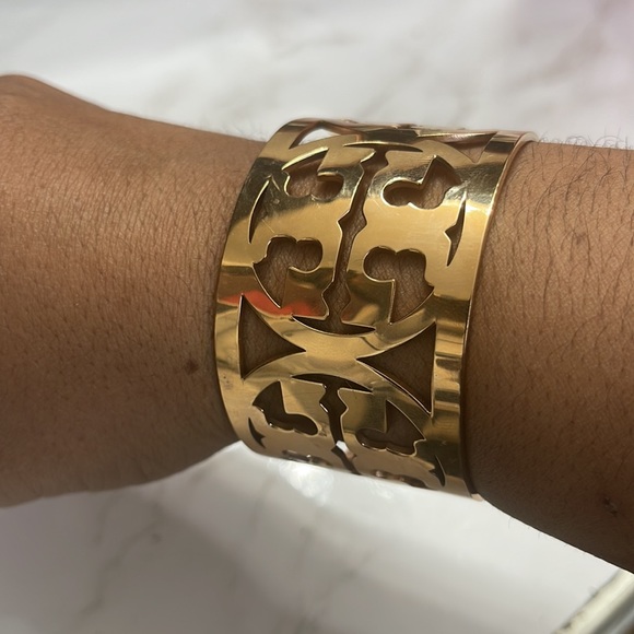Tory Burch wide cuff bangle in Rose Gold - Picture 3 of 4